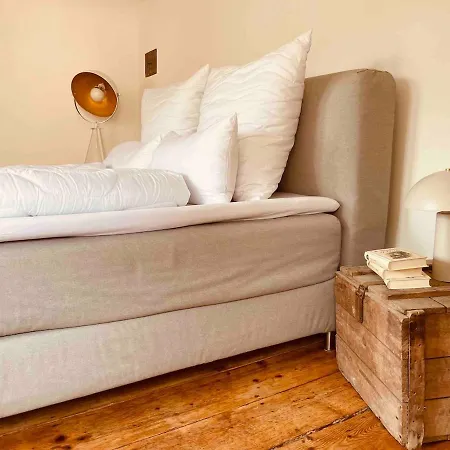 Le Petit Chateau No10 *