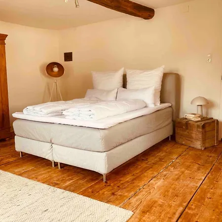 בית נופש Le Petit Chateau No10 *